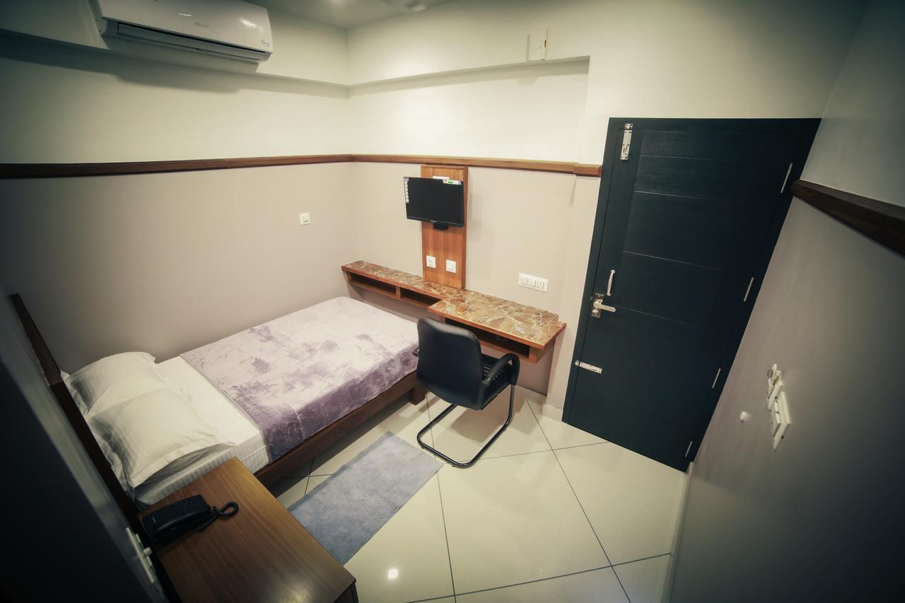 Icon Residency Hotel Калпата Екстериор снимка